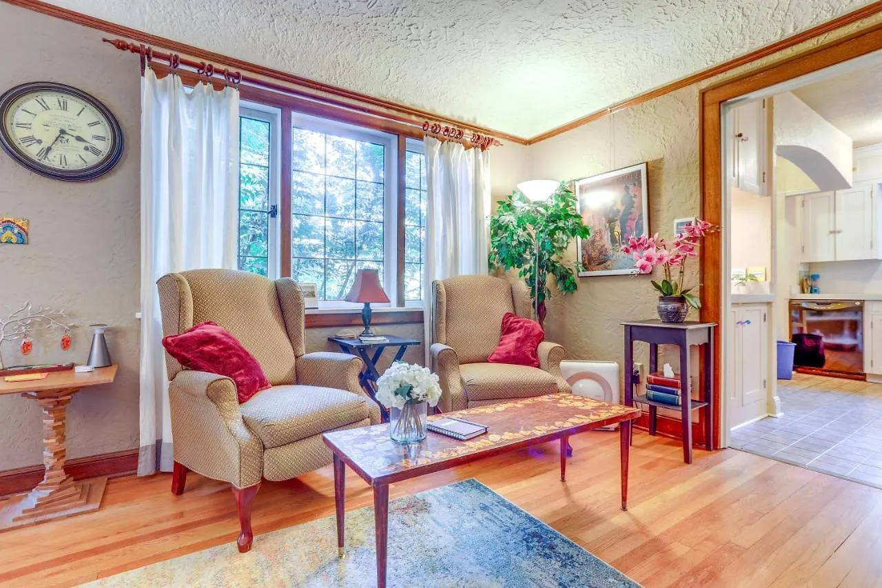 Seattle Home With Balcony 1 Mi To Park And Water! United States