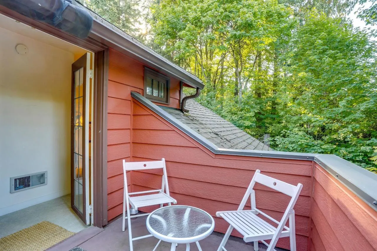 Seattle Home With Balcony 1 Mi To Park And Water! Holiday home