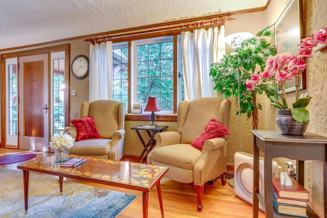 Seattle Home With Balcony 1 Mi To Park And Water! Holiday home