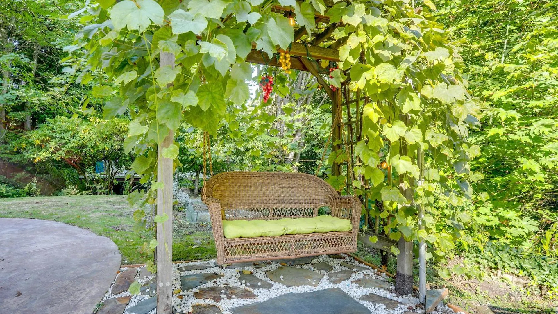 Seattle Home With Balcony 1 Mi To Park And Water!
