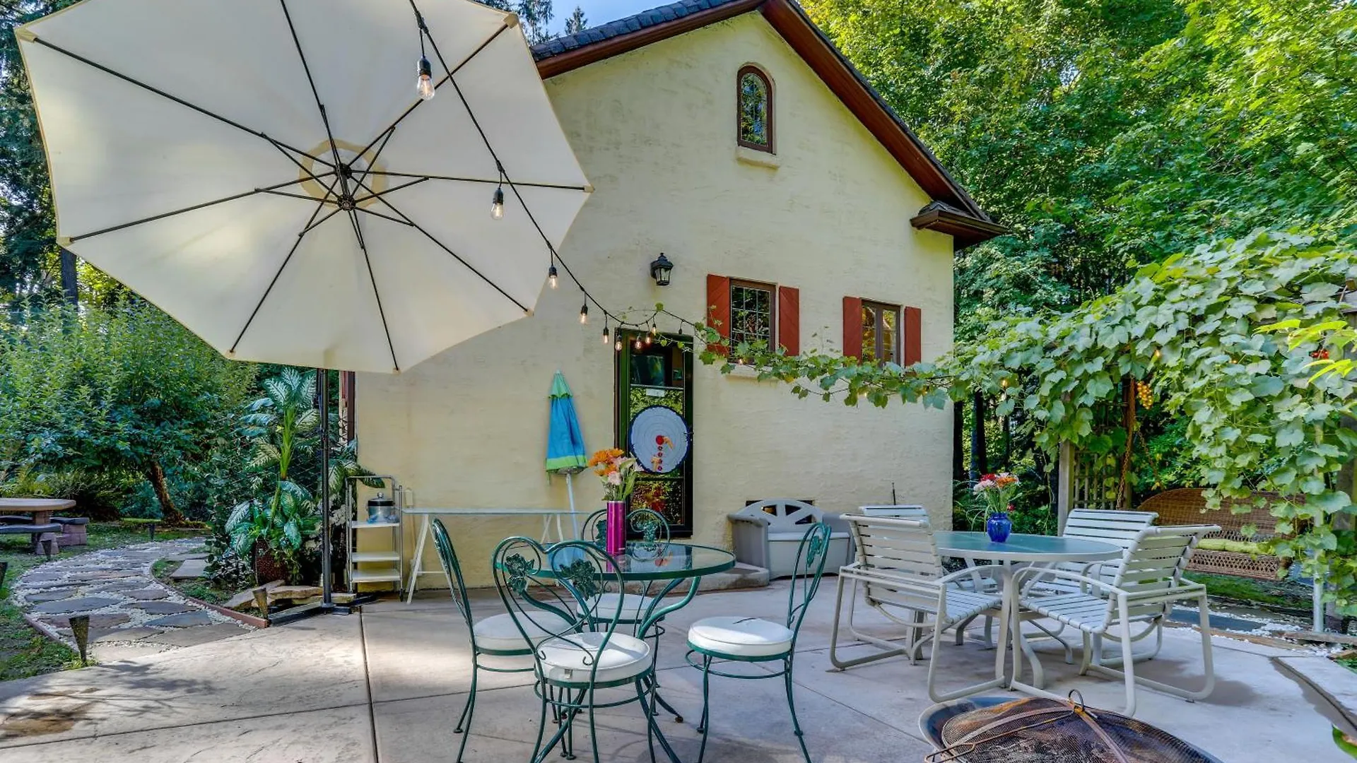 Seattle Home With Balcony 1 Mi To Park And Water!